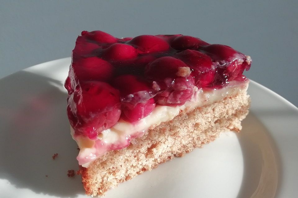 Puddingkuchen mit Kirschen