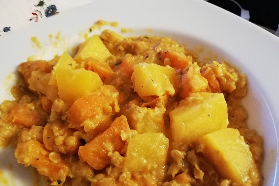 Rote-Linsen-Curry mit Süßkartoffeln und Mango