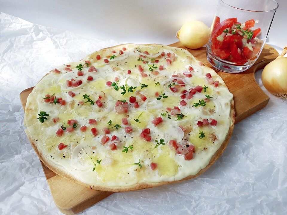 Saftiger Flammkuchen mit Tortilla-Wrap von _Cherrylein_| Chefkoch