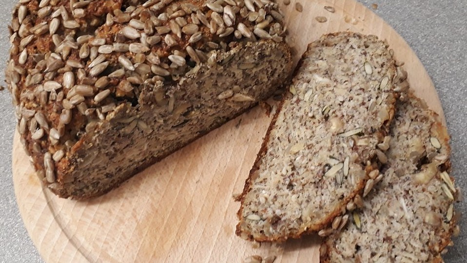 Kleines, nussiges Low-Carb-Brot von Binabi