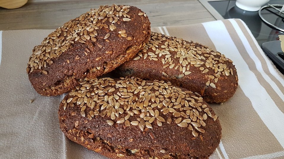 Kleines, nussiges Low-Carb-Brot von Binabi