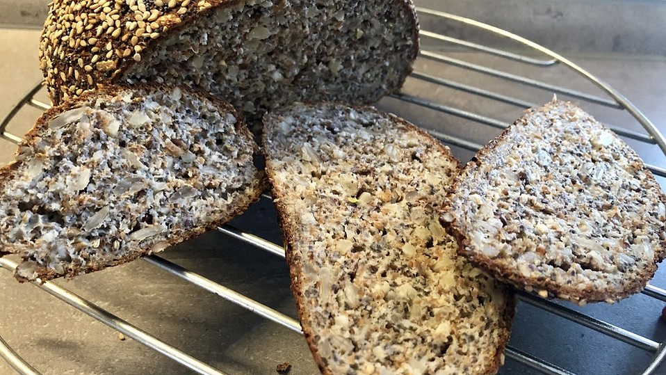 Kleines, nussiges Low-Carb-Brot von Binabi