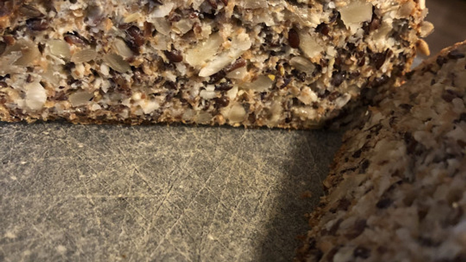 Kleines, nussiges Low-Carb-Brot von Binabi