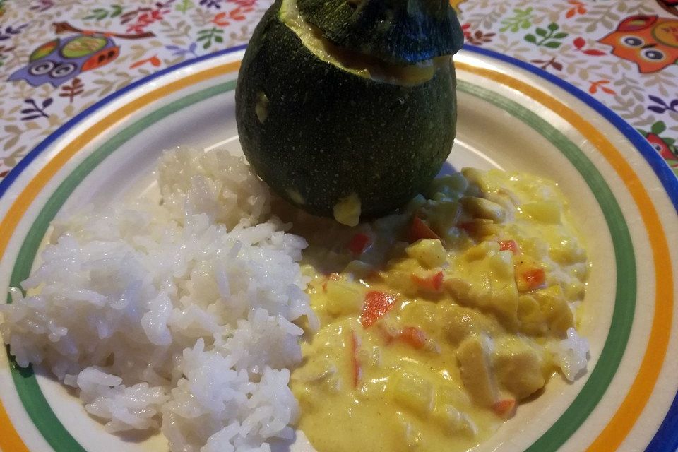 Gefüllte Zuchini mit einem Hauch von Curry