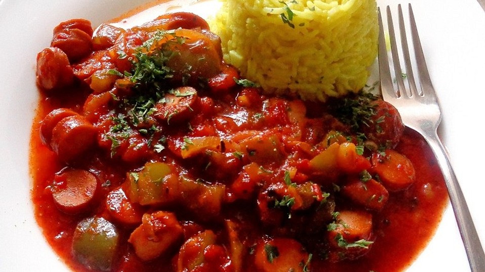 Wurstgulasch mit passierten Tomaten, Paprika und Gewürzen von Ole_Engels