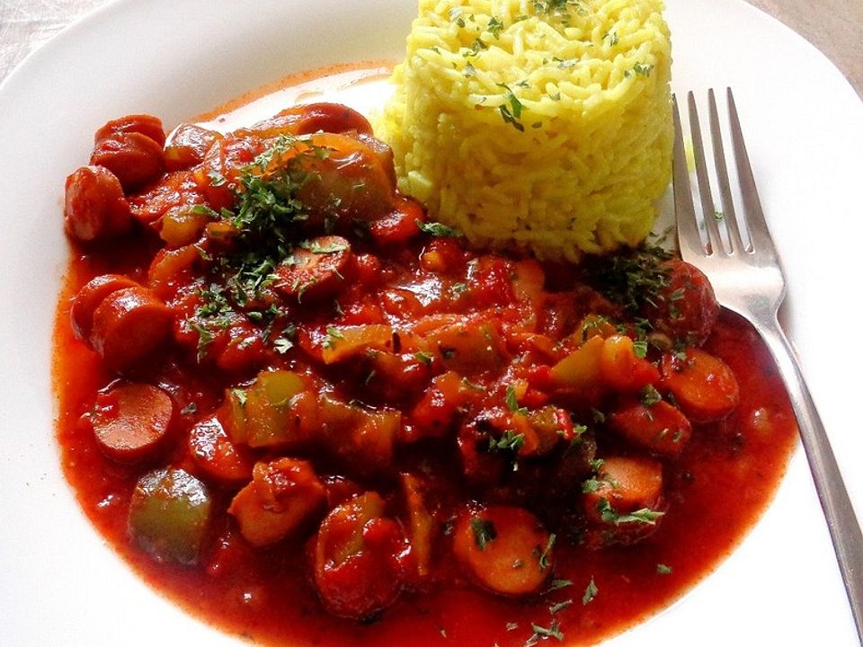 Wurstgulasch mit passierten Tomaten, Paprika und Gewürzen von Ole ...