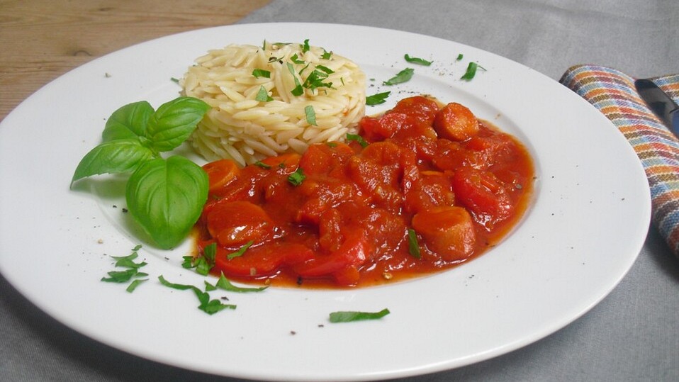 Wurstgulasch mit passierten Tomaten, Paprika und Gewürzen von Ole_Engels