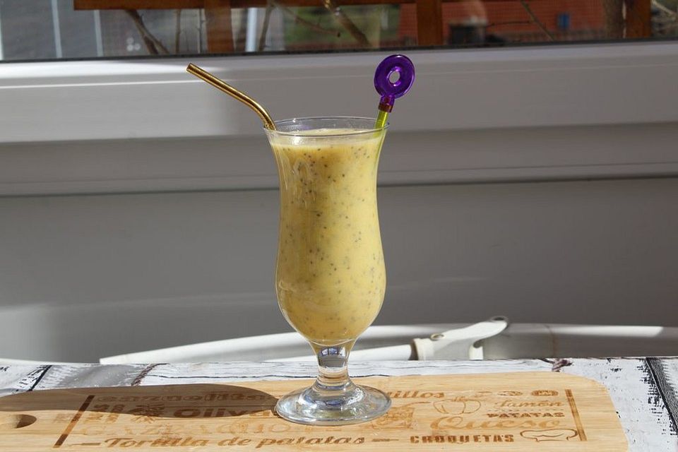 Avocado-Mango Smoothie mit Haferdrink