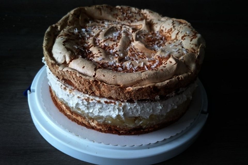 Baiser-Torte "Ananas-Kokos"