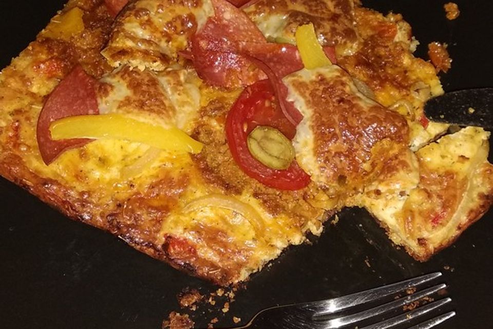 Low Carb Pizza mit Käseboden