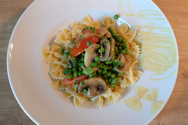 Nudeln mit Champignons und Erbsen von Festivalkind| Chefkoch