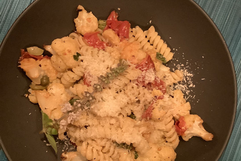 Pasta mit geröstetem Blumenkohl