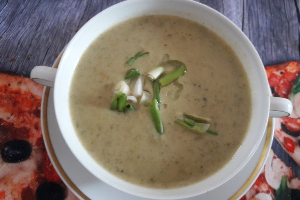 Radieschen-Kartoffel-Cremesuppe mit Pfefferminze