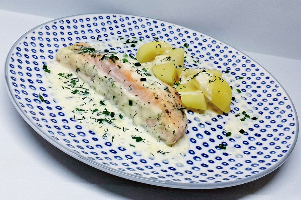 Lachs in Kräuter-Senf-Creme