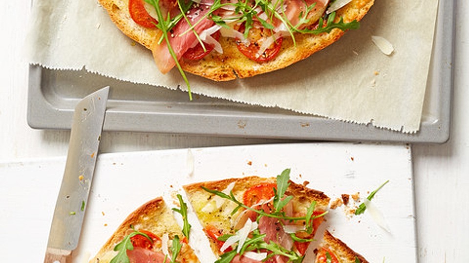 Fladenbrotpizza mit Serranoschinken-image