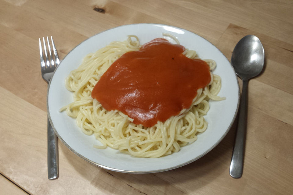 Nudeln mit 'süßer' Tomatensauce