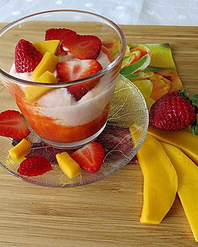Erdbeer-Mango-Quarkdessert