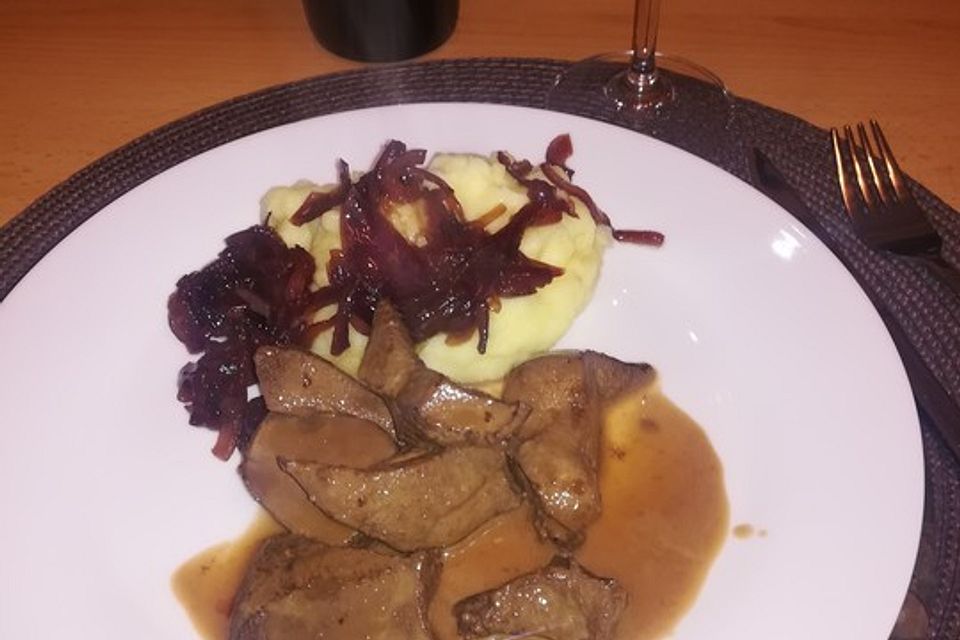 Gebratene Leber mit Rotwein-Crème fraîche-Sauce