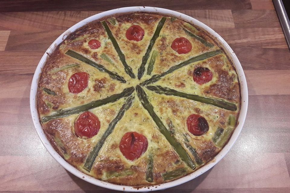 Low-Carb Quiche mit grünem Spargel und Bärlauch