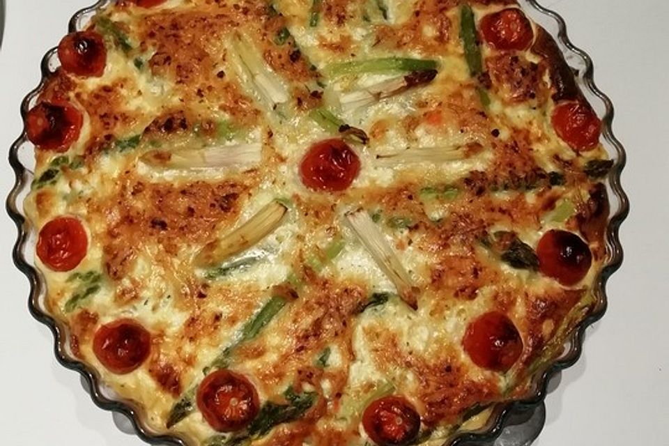 Low-Carb Quiche mit grünem Spargel und Bärlauch