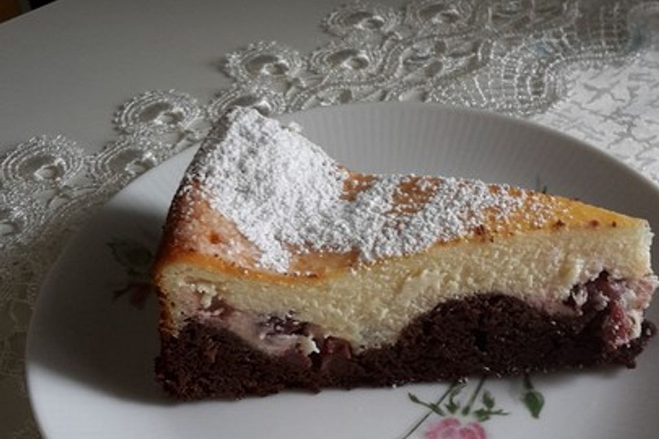 Brownie-Käsekuchen mit Kirschen