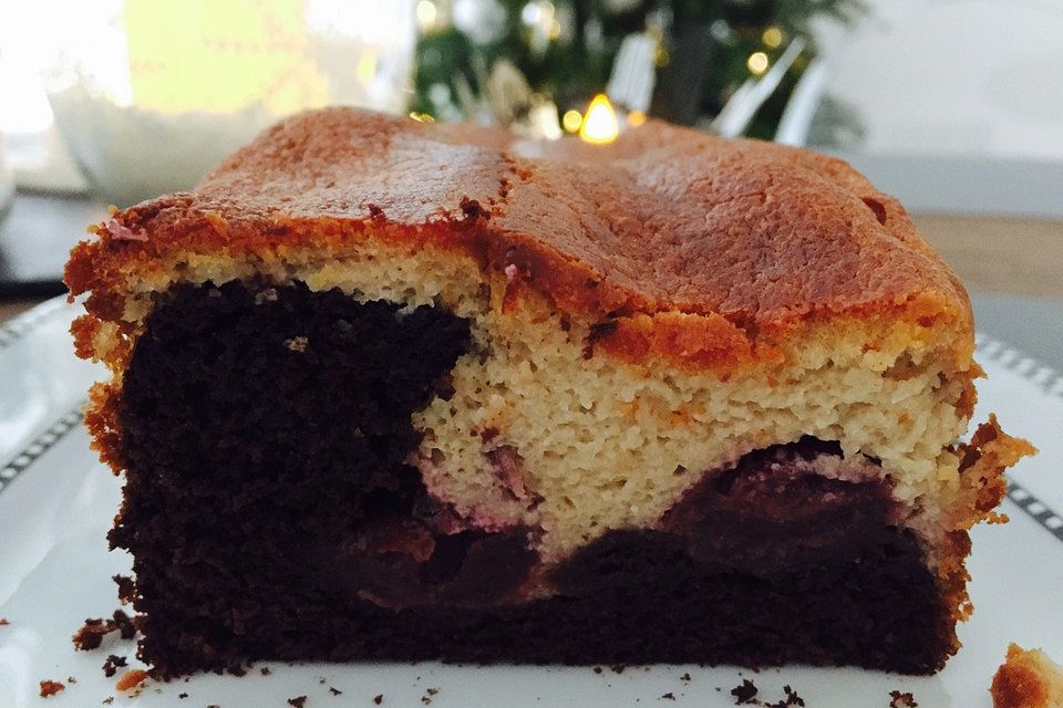 Brownie-Käsekuchen mit Kirschen