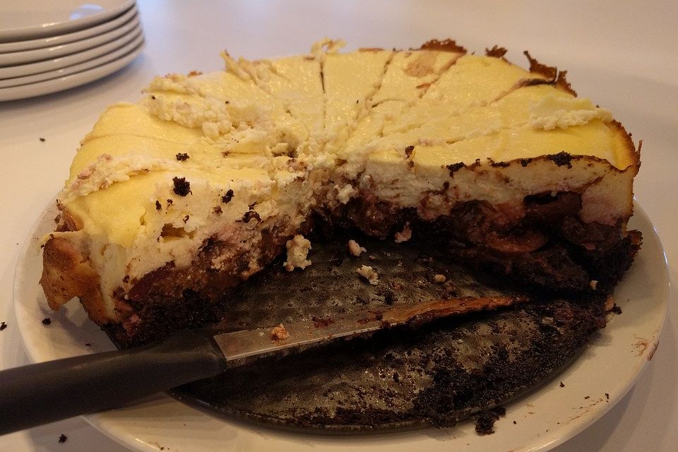 Brownie-Käsekuchen mit Kirschen