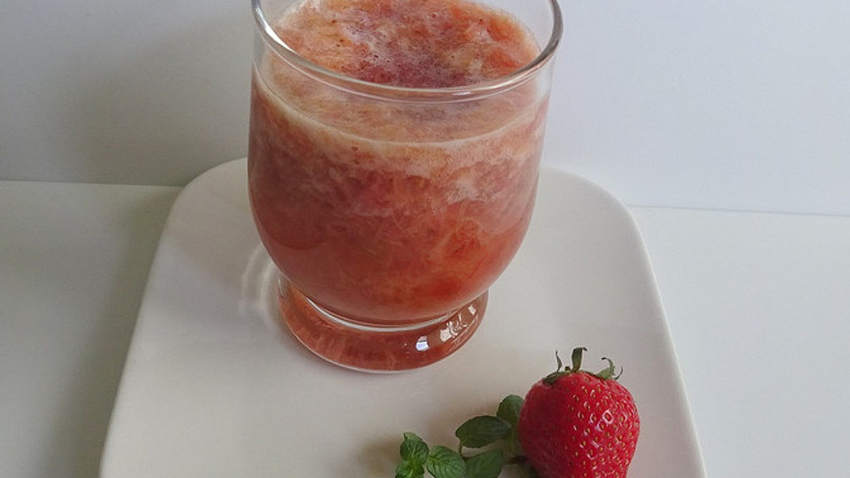 Erdbeer-Rhabarber-Smoothie von Kluempchen123