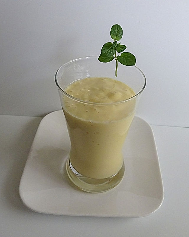 Erfrischender Mango-Joghurt-Drink