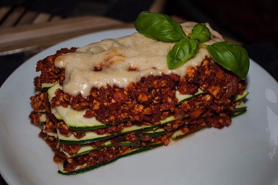 Zucchini-Lasagne mit Bolognese-Füllung und Mandelcreme