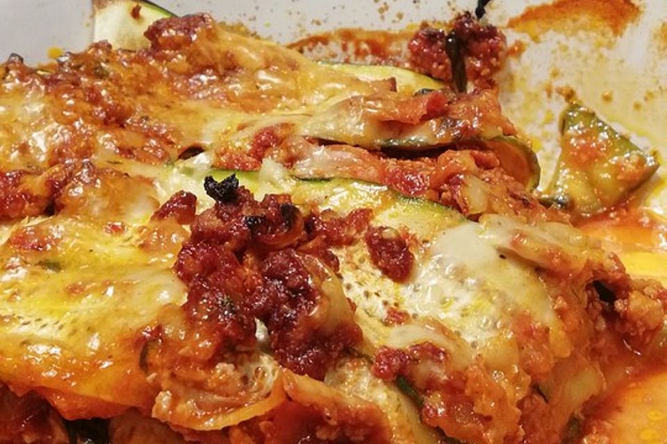 Zucchini-Lasagne mit Bolognese-Füllung und Mandelcreme