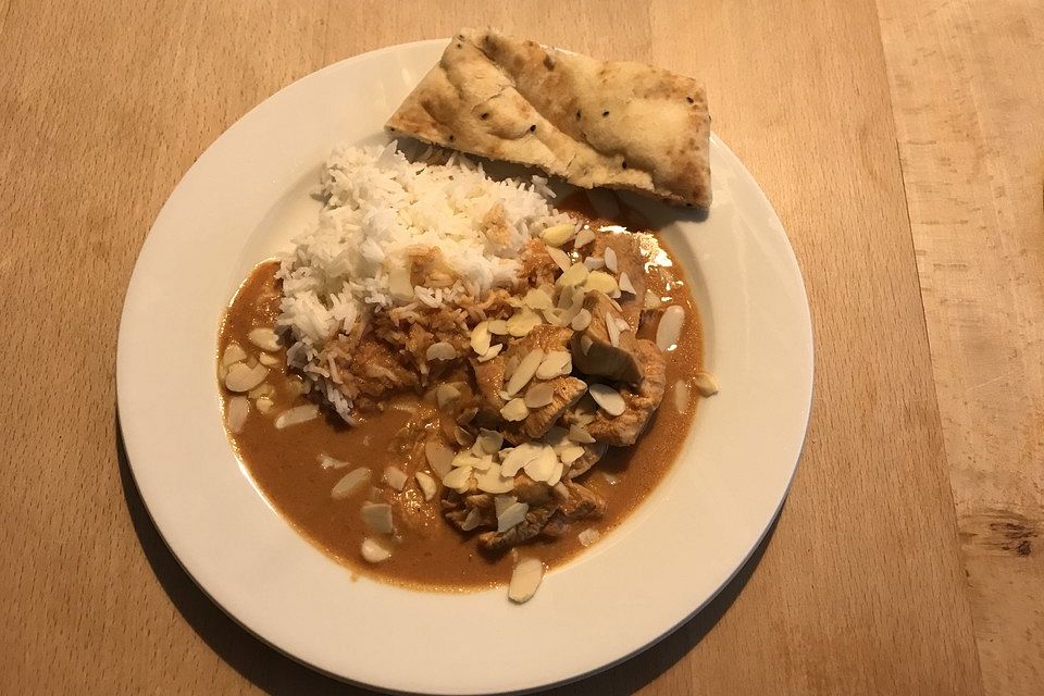 Indisches Butter-Chicken mit Mandelblättchen