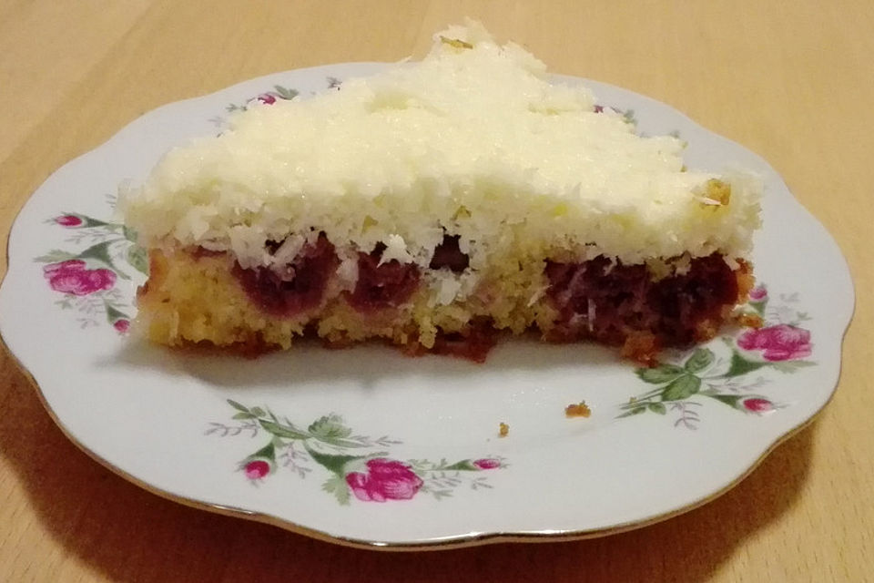 Kirschkuchen mit Kokoshaube