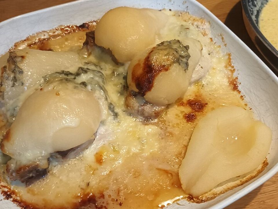 Schweineschnitzel mit karamellisierten Birnen und Gorgonzola überbacken ...