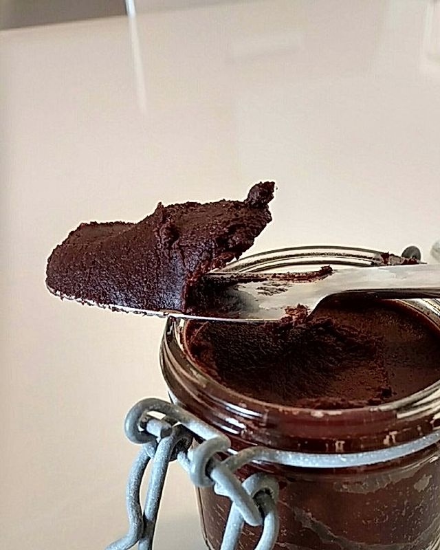 Fein herber Kakao-Haselnuss-Aufstrich ohne Zucker