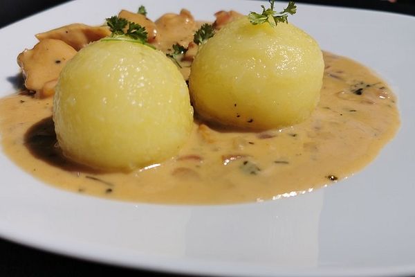 Kartoffelknödel aus gekochten Kartoffeln von Herta | Chefkoch