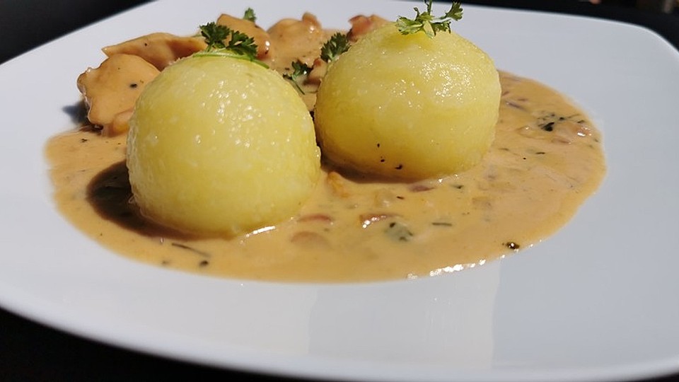 Kartoffelknodel Aus Gekochten Kartoffeln Von Herta Chefkoch 