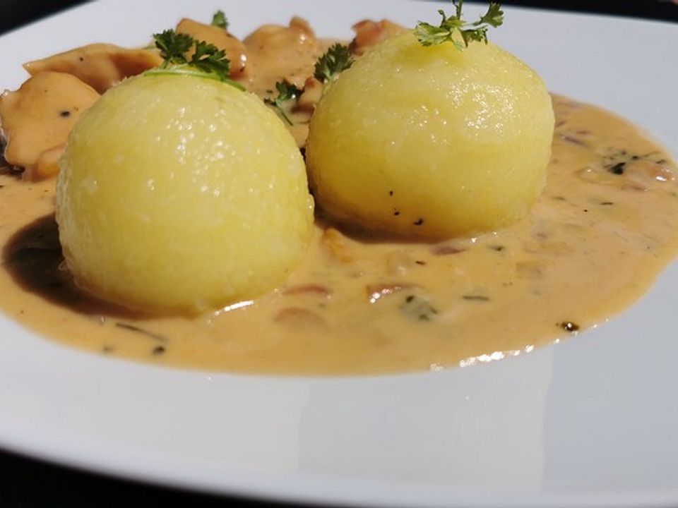 Kartoffelknödel aus gekochten Kartoffeln von Herta| Chefkoch