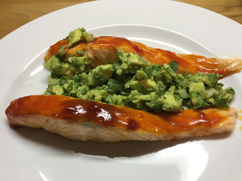 Schnelles Lachsfilet mit Avocado-Koriander-Salsa von buecherkruemel ...