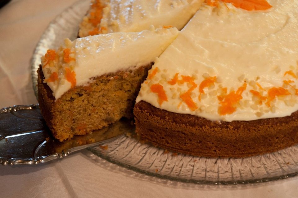 Carrot Cake mit Frischkäsetopping  - Karottenkuchen auf amerikanische Art