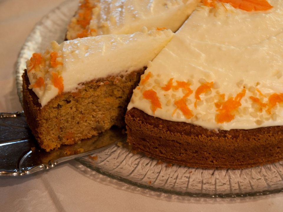 Carrot Cake mit Frischkäsetopping - Karottenkuchen auf amerikanische ...