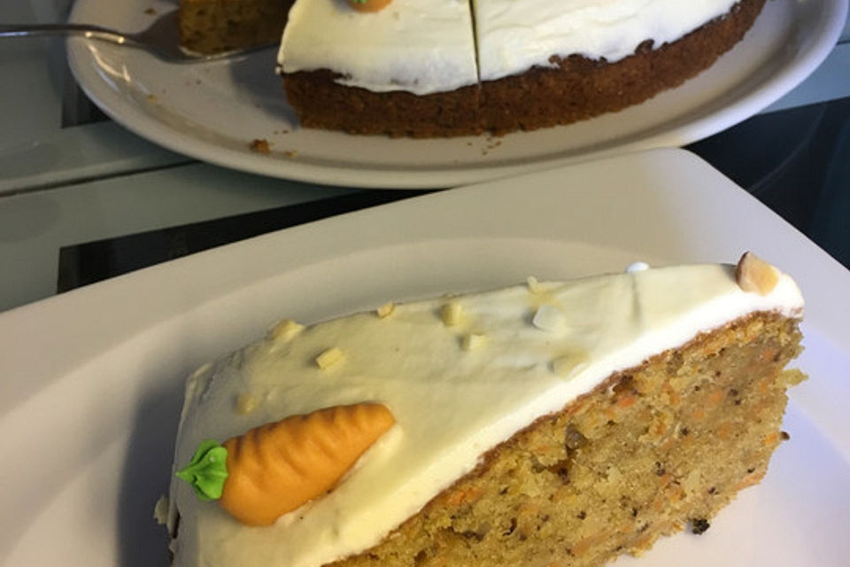 Carrot Cake mit Frischkäsetopping  - Karottenkuchen auf amerikanische Art