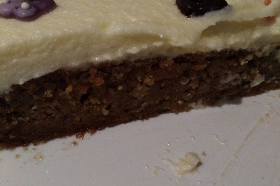 Carrot Cake mit Frischkäsetopping  - Karottenkuchen auf amerikanische Art