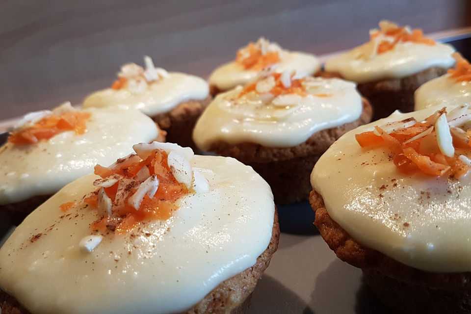 Carrot Cake mit Frischkäsetopping  - Karottenkuchen auf amerikanische Art