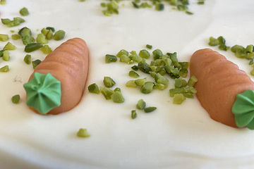 Carrot Cake mit Frischkäsetopping  - Karottenkuchen auf amerikanische Art