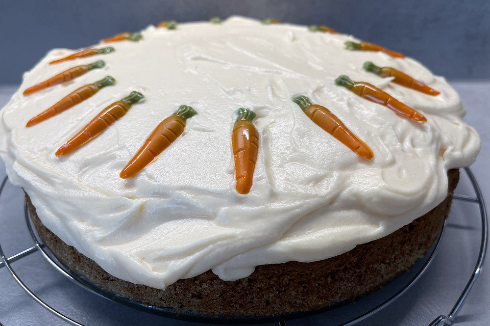 Carrot Cake mit Frischkäsetopping  - Karottenkuchen auf amerikanische Art