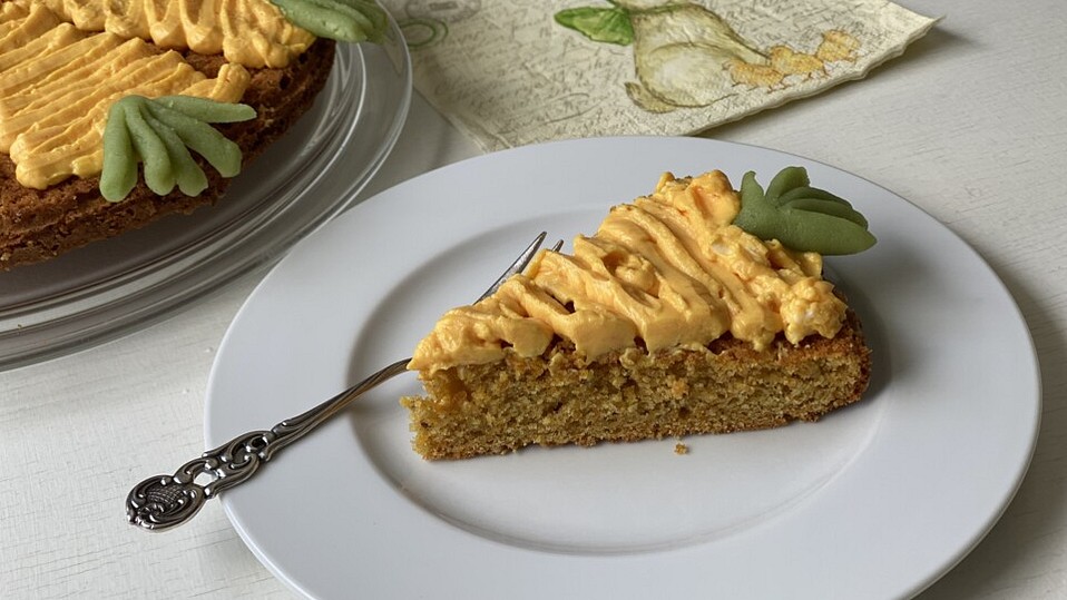 Carrot Cake mit Frischkäsetopping - Karottenkuchen auf amerikanische ... Carrot Cake mit Frischkäsetopping - Karottenkuchen auf amerikanische ...
