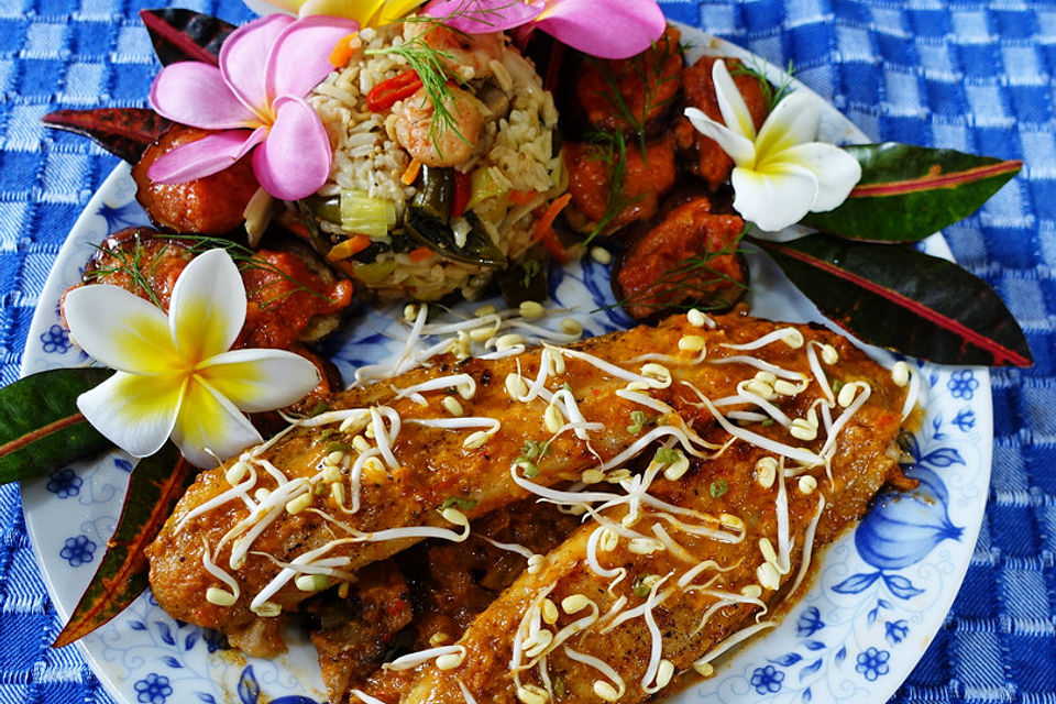 Pangasiusfilet im Mangobett mit Auberginen-Sambal und gebratenem Reis