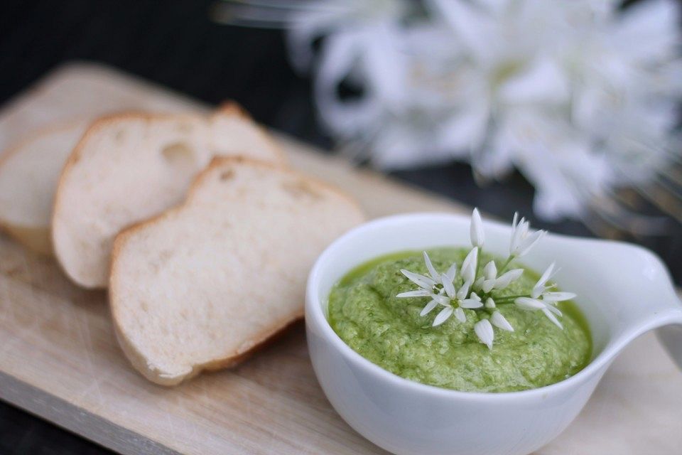 Bärlauchblüten-Pesto