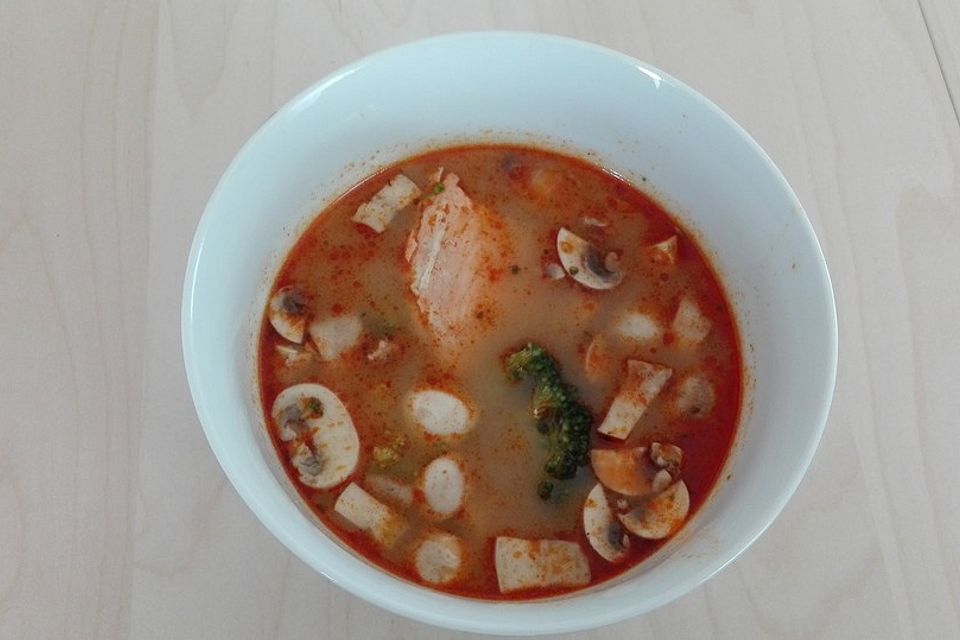 Brokkoli-Fisch in Kokosbrühe mit Pilzen